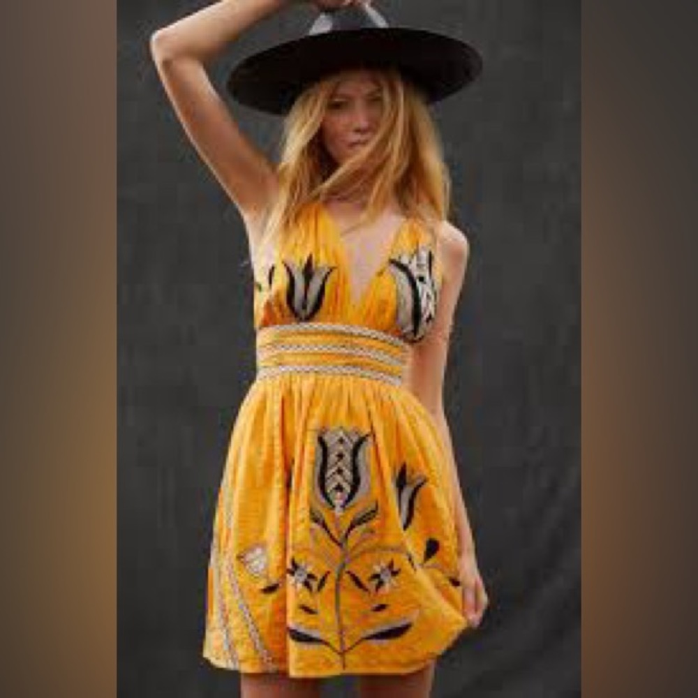 NWT Let Me Be Halter Mini Dress